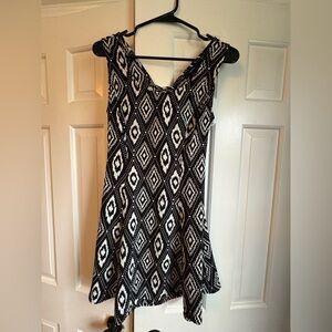 Black and White Geometric Women's Top